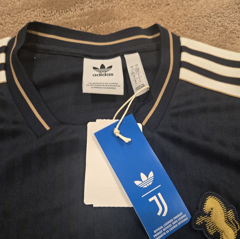 2025 Juventus Icon Soccer Jersey - Picture 7 of 9